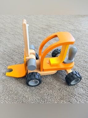 Plantoys Plan Toys Wood Forklift ECO FRIENDLY 
- missing steering wheel